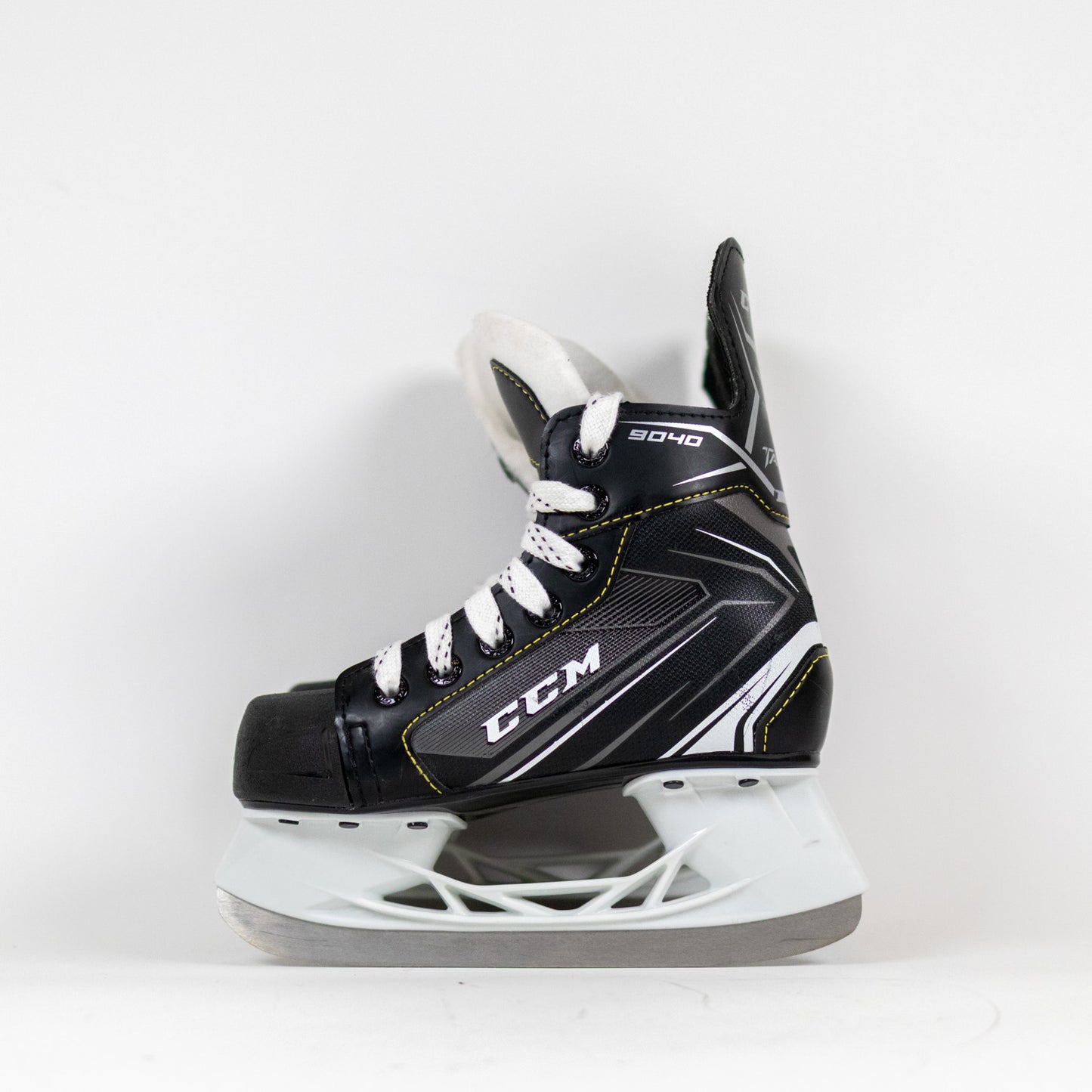 CCM Tacks 9040 Size 12 Youth Hockey Skates