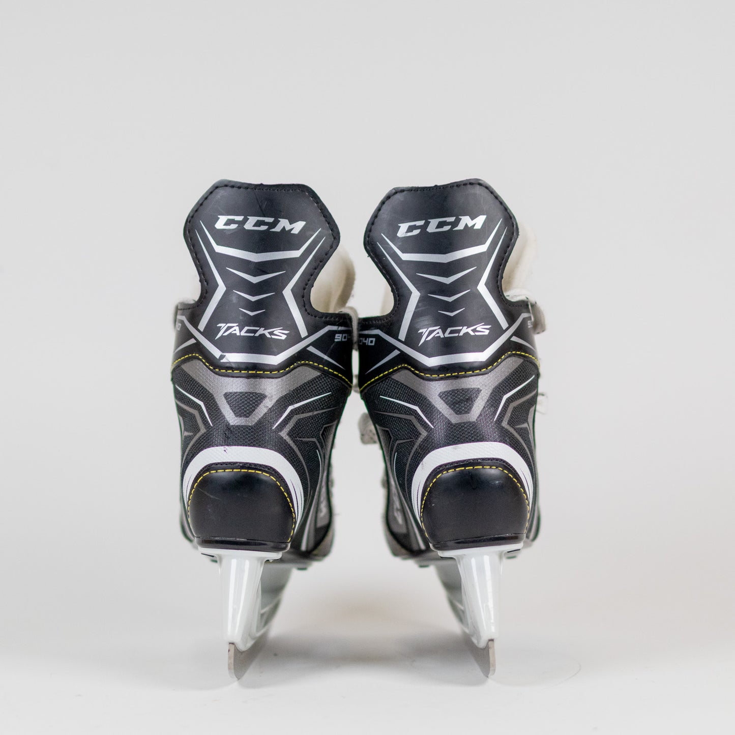 CCM Tacks 9040 Size 12 Youth Hockey Skates