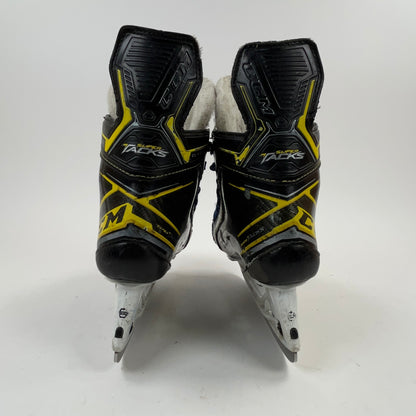 CCM Super Tacks Classic Size 2.5 Junior Hockey Skates