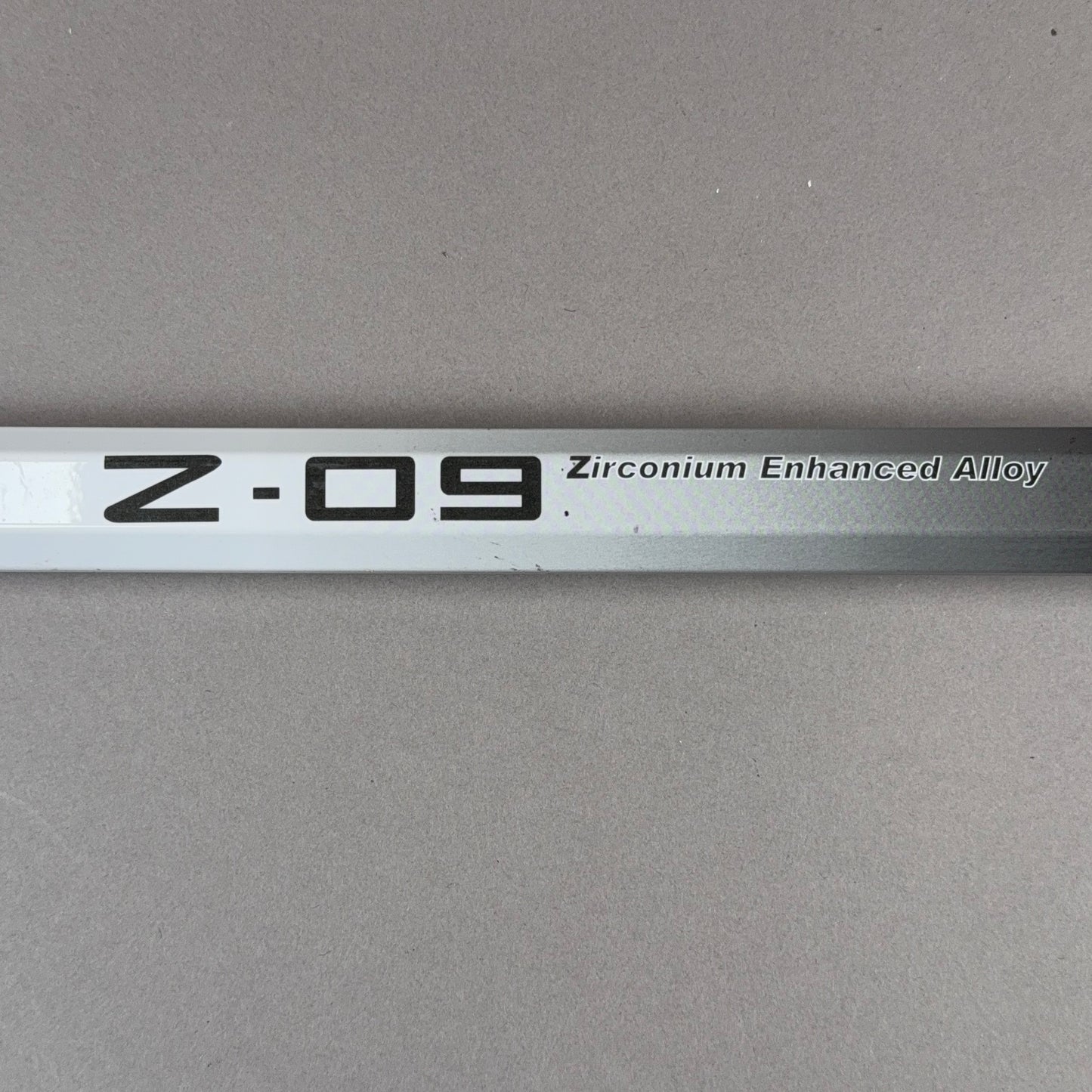 deBeer Z-09 32" Attack / Mid Womens Lacrosse Shaft