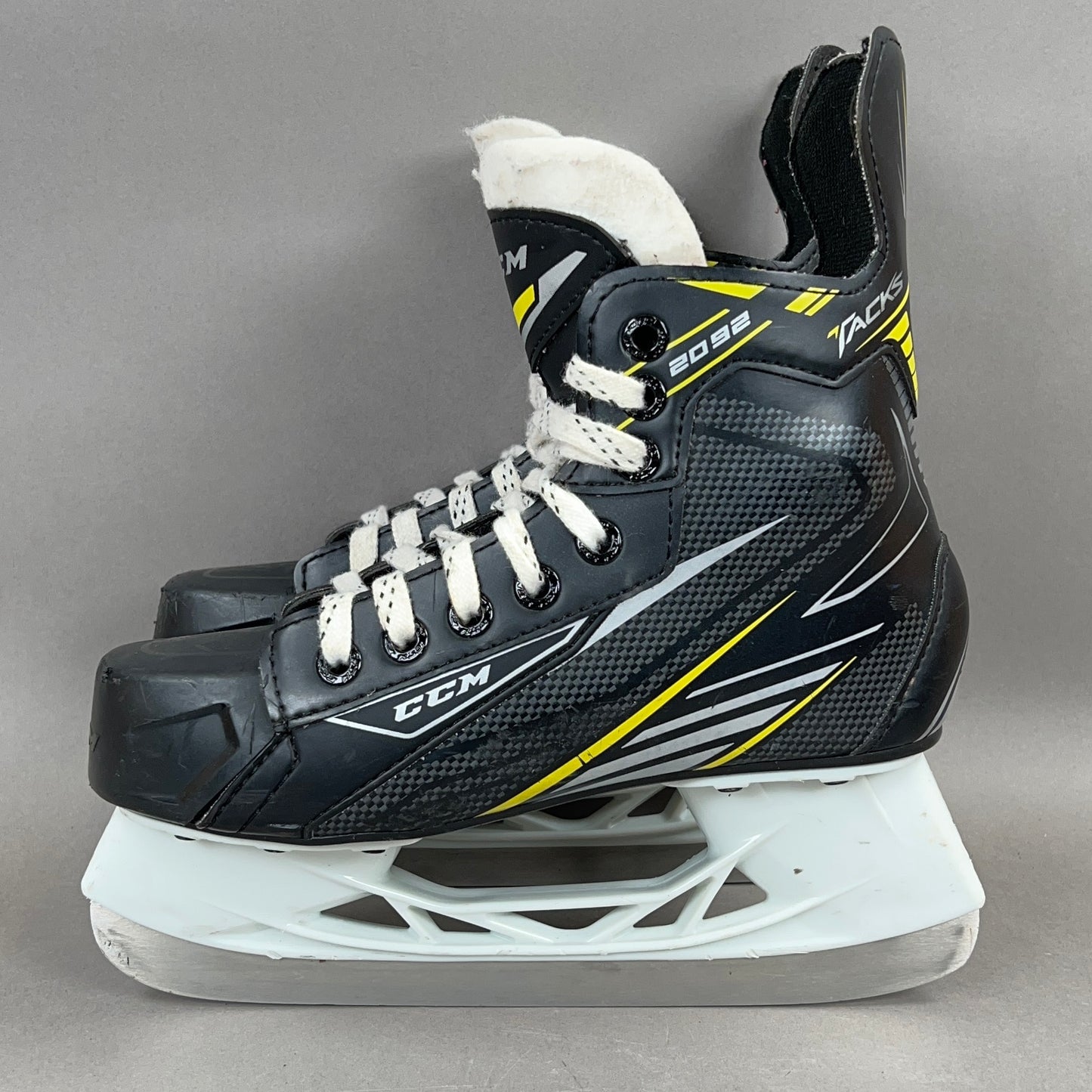 CCM Tacks 2092 Size 3 Junior Hockey Skates