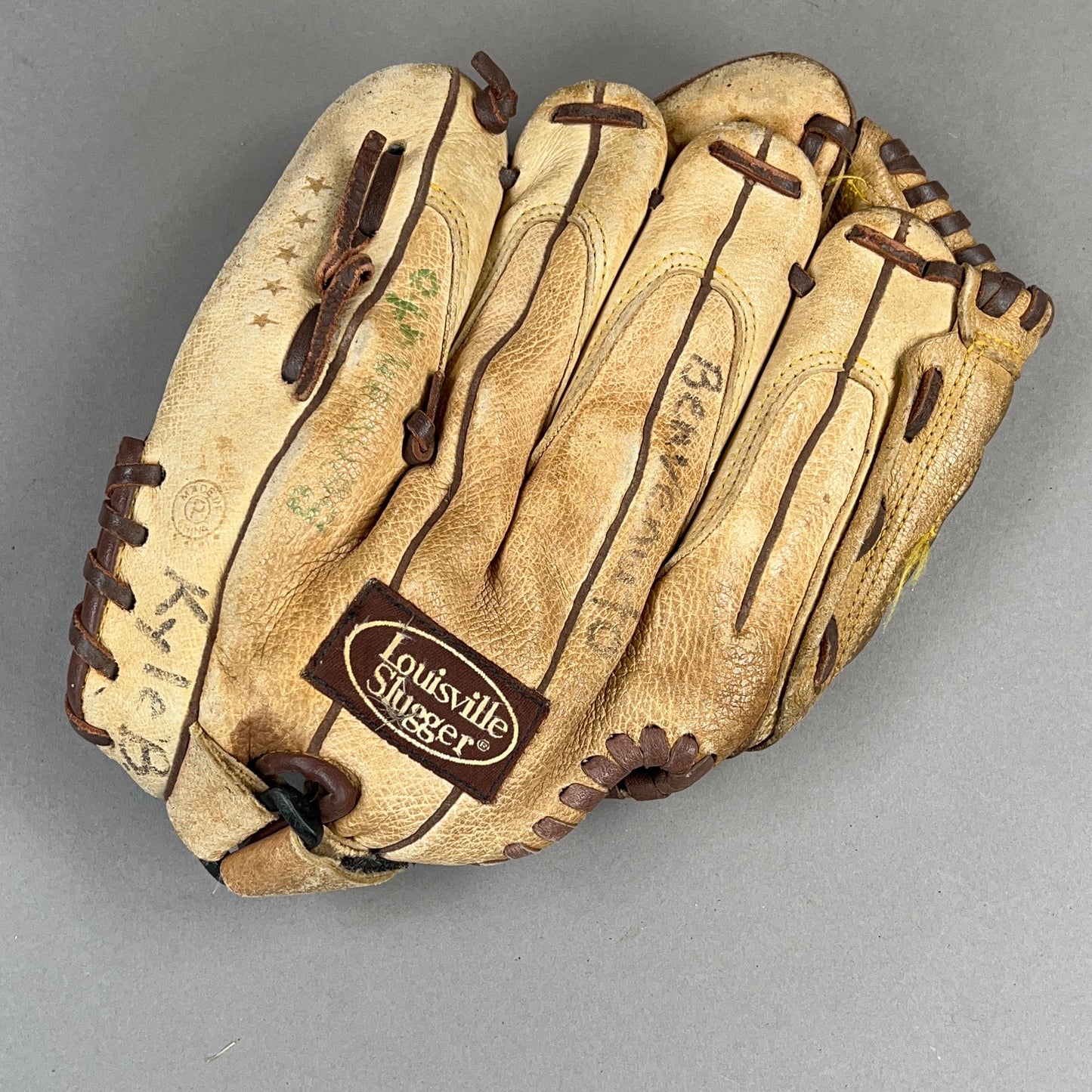 Louisville Slugger LS1052P 10.5" Right Hand Thrower Baseball Glove