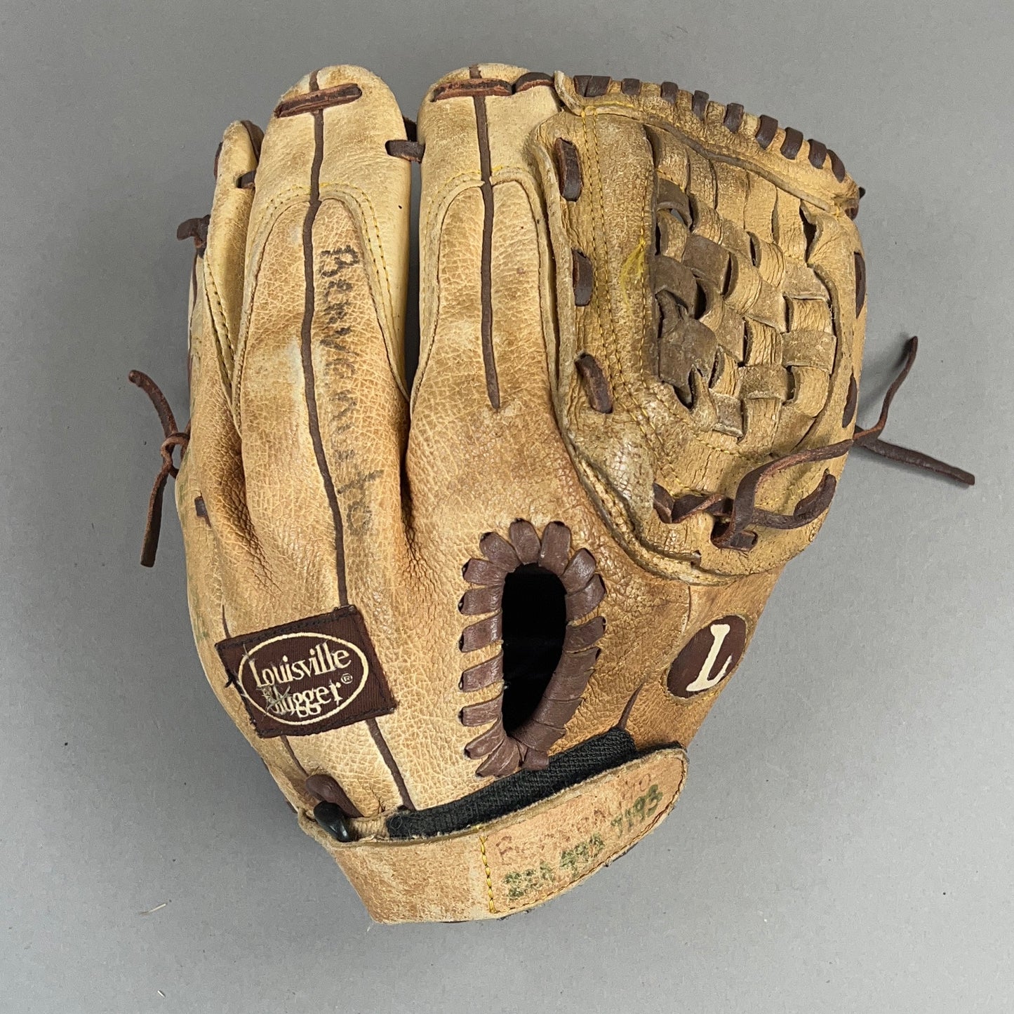 Louisville Slugger LS1052P 10.5" Right Hand Thrower Baseball Glove