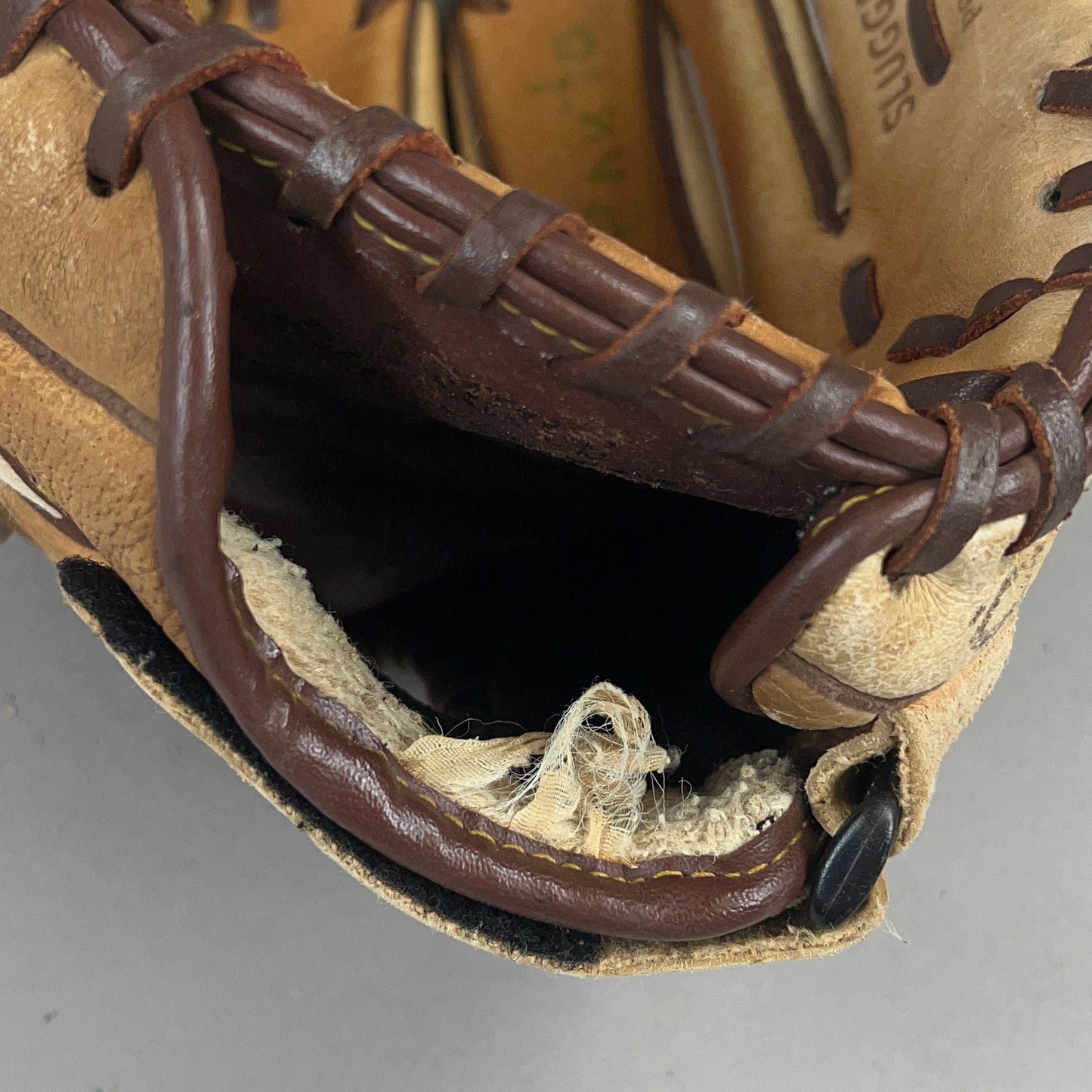Louisville Slugger LS1052P 10.5" Right Hand Thrower Baseball Glove