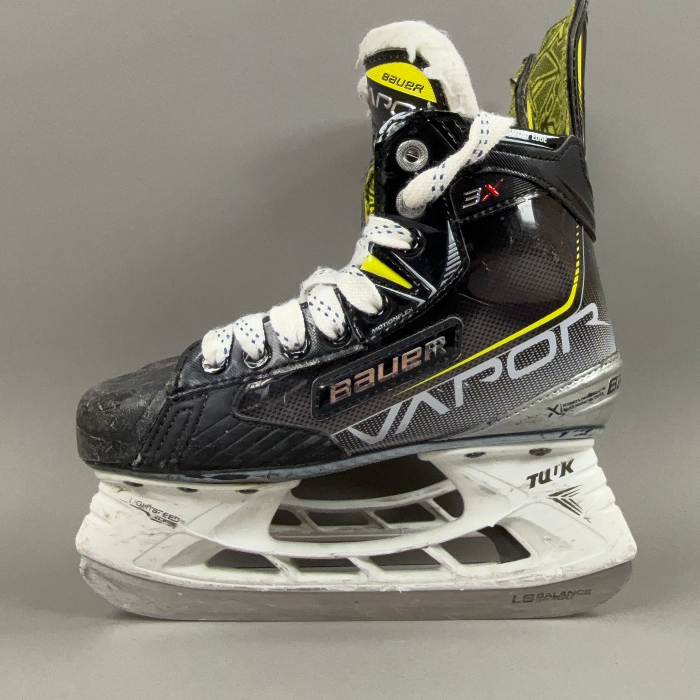 Bauer Vapor 3X Size 2.5 Junior Hockey Skates