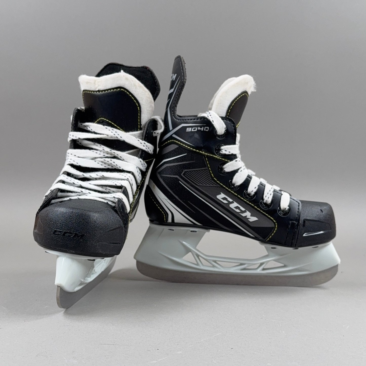 CCM Tacks 9040 Size 12Y Youth Hockey Skates