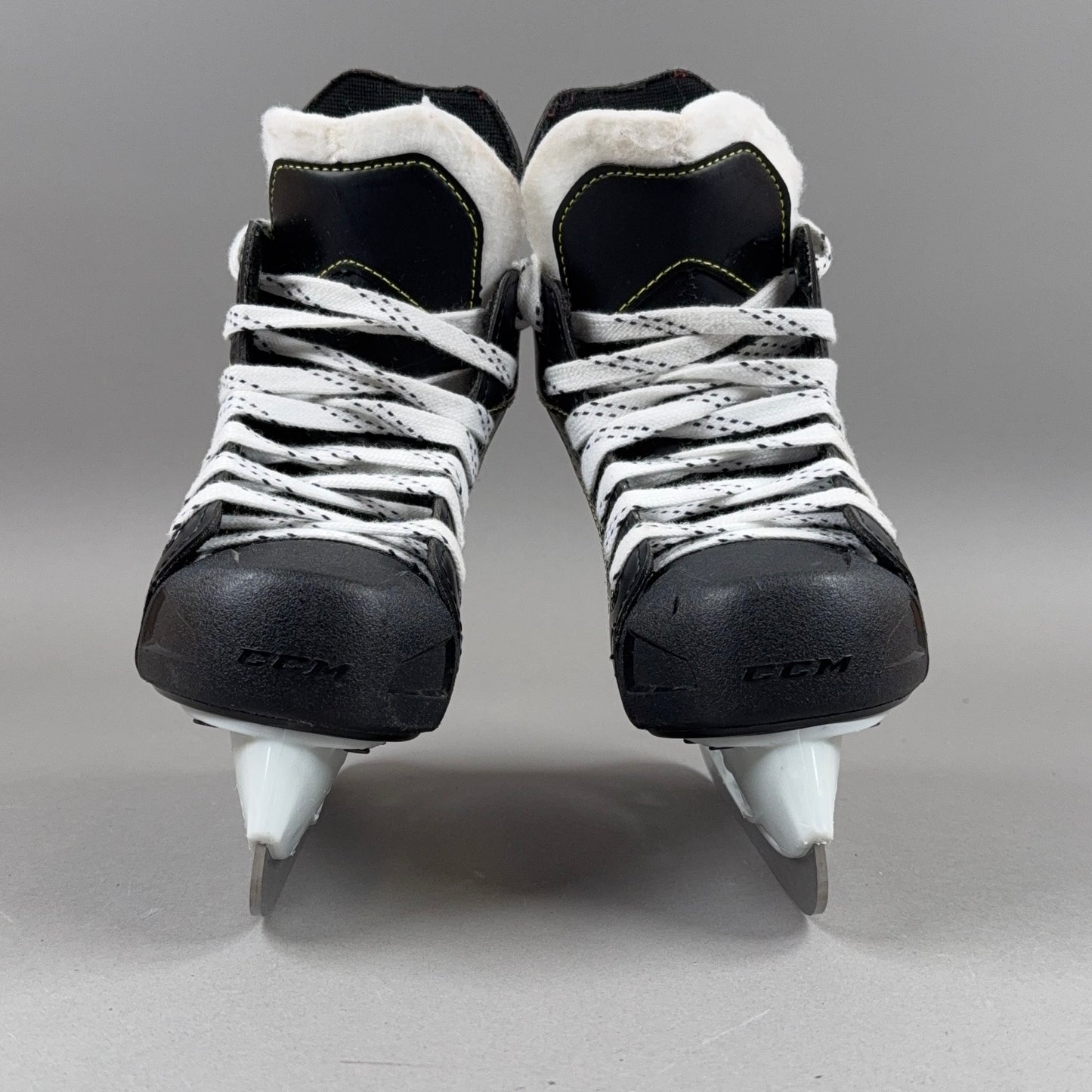 CCM Tacks 9040 Size 12Y Youth Hockey Skates