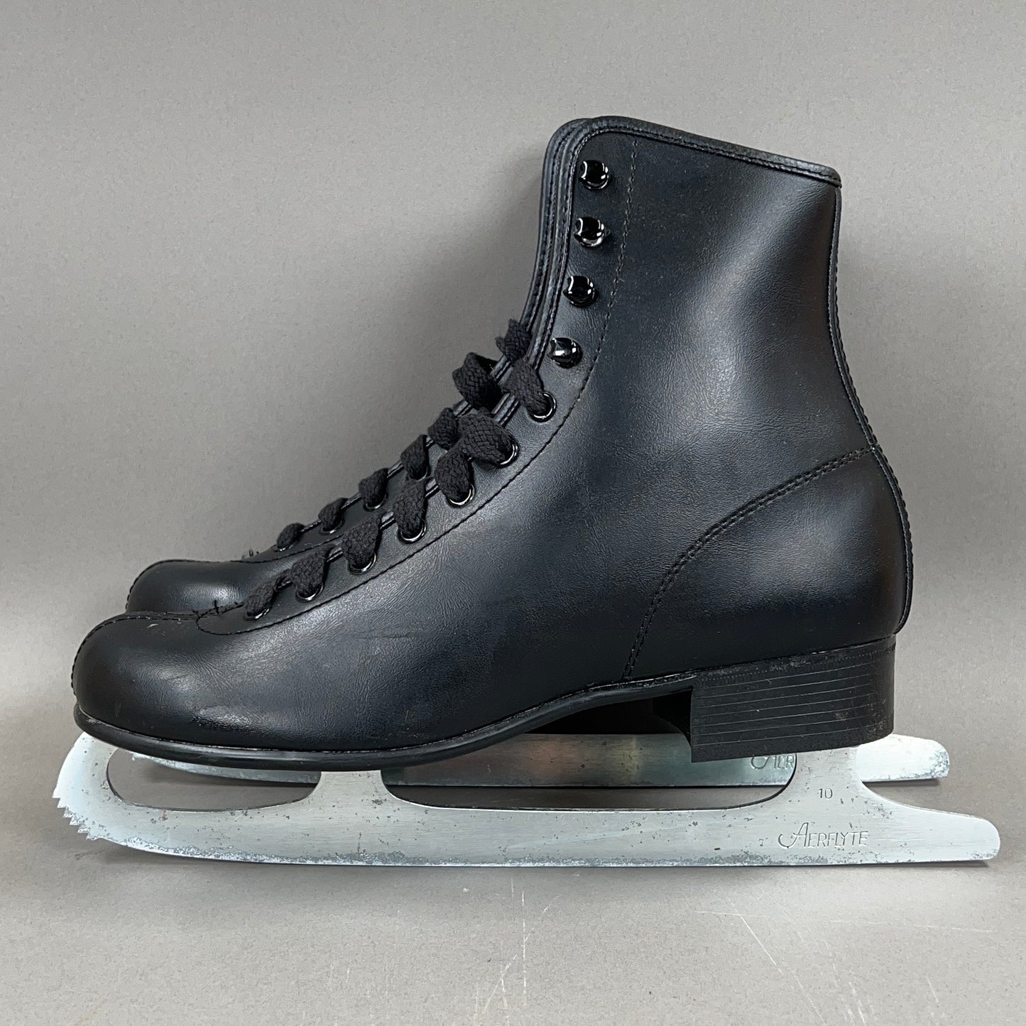 Lake Placid Model 280 Size 6 Ice Skates
