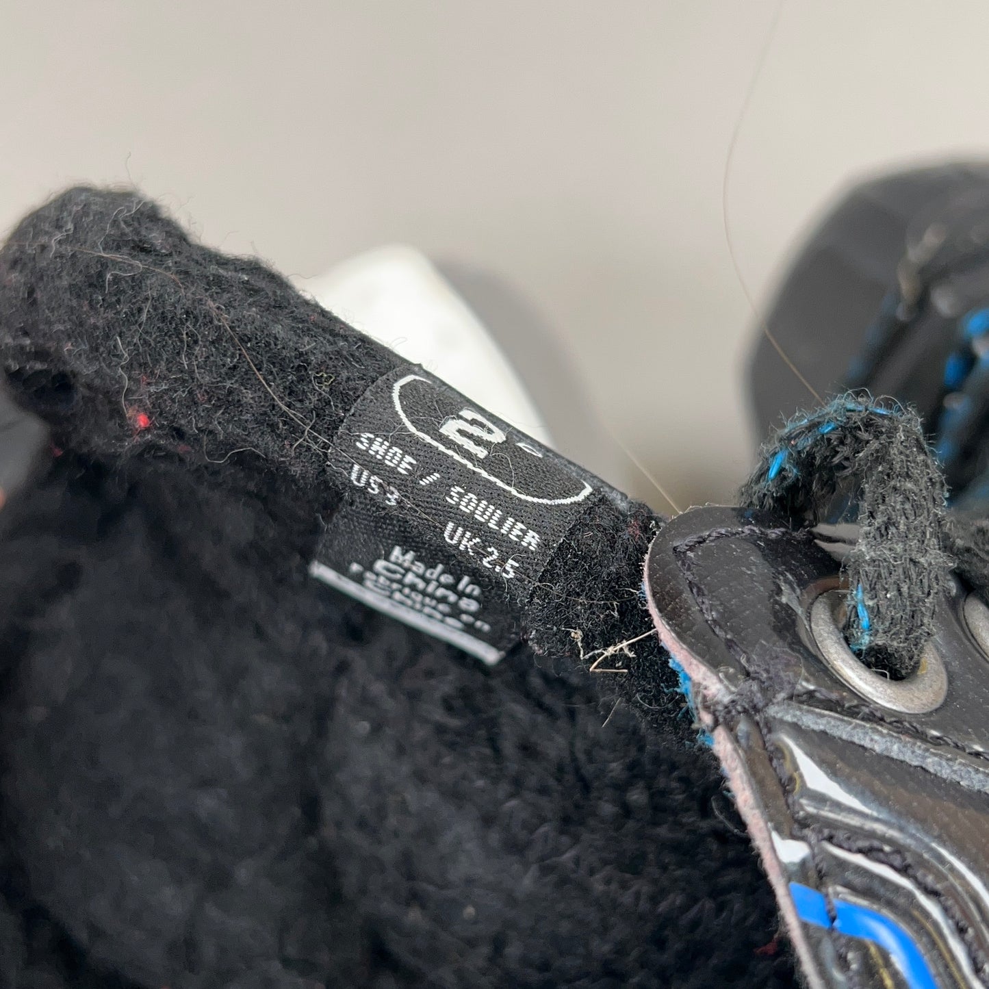 Bauer Nexus N8000 Size 2 Junior Hockey Skates