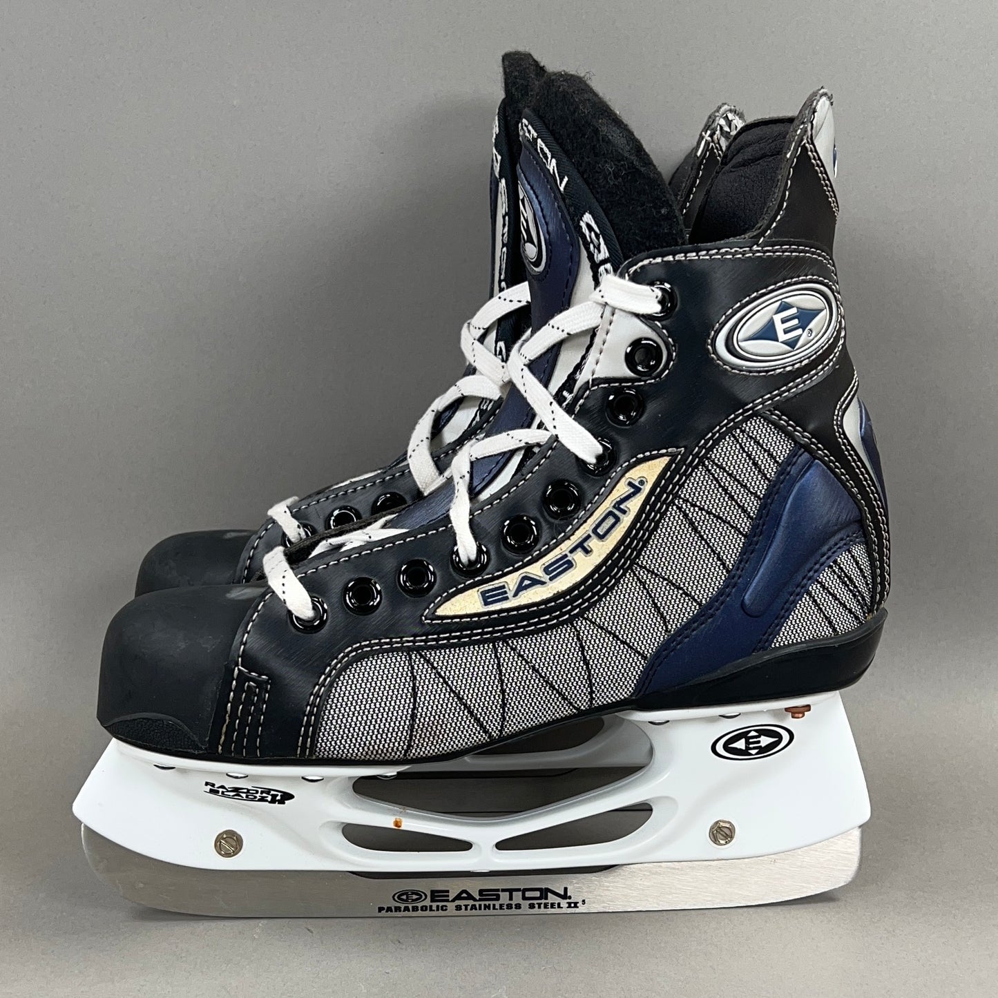 Easton UltraLite Size 5 Intermediate Hockey Skates