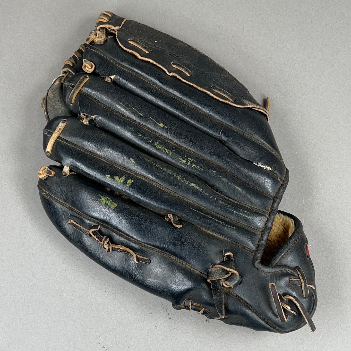 Louisville Slugger KHBG9 13.5" Right Hand Thrower Vintage Baseball Glove
