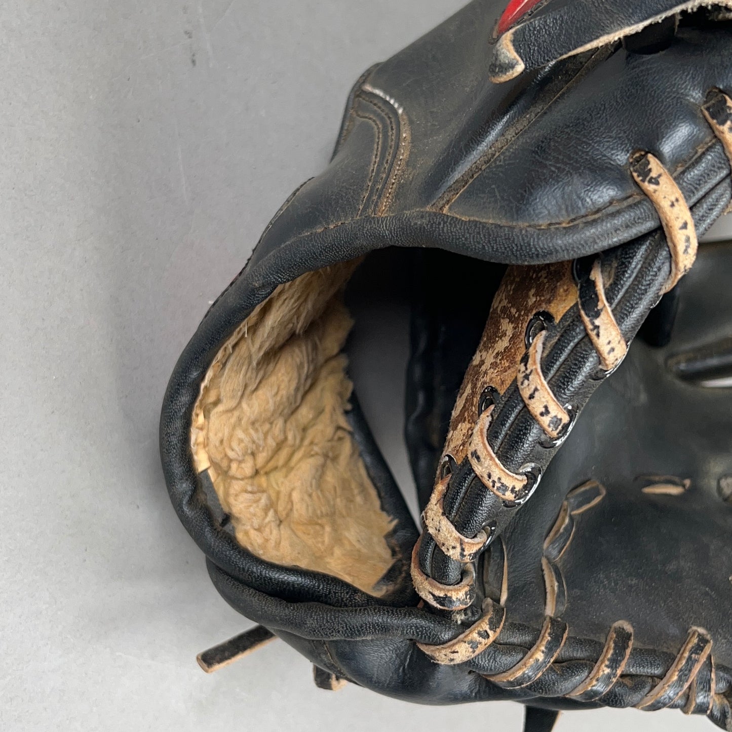 Louisville Slugger KHBG9 13.5" Right Hand Thrower Vintage Baseball Glove