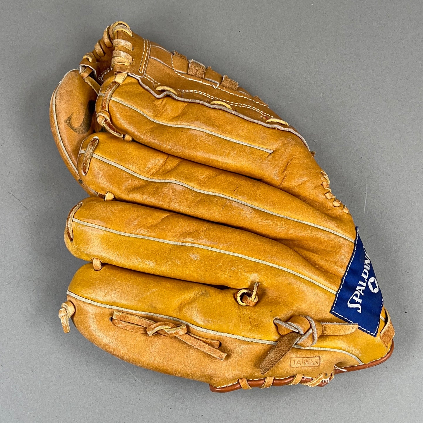 Spalding Pro Model RodCarew 42-227 12" Right Hand Thrower Vintage Baseball Glove
