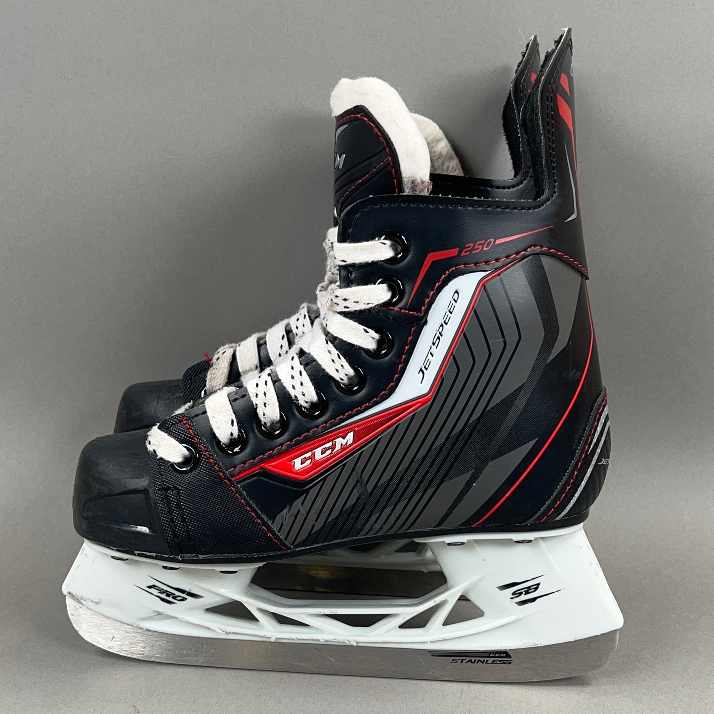 CCM Jetspeed 250 Size 13Y Youth Hockey Skates