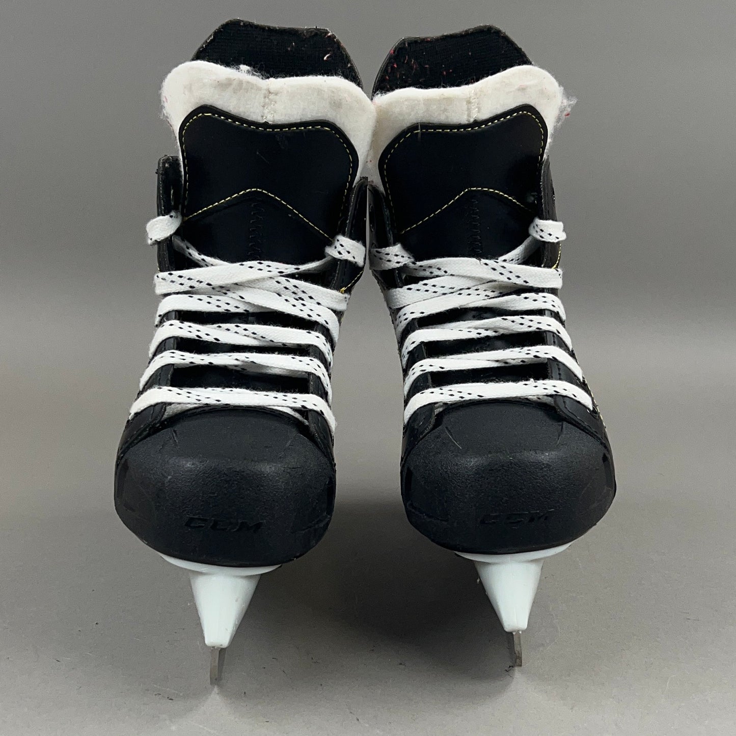 CCM Tacks 9040 Size 12Y Youth Hockey Skates