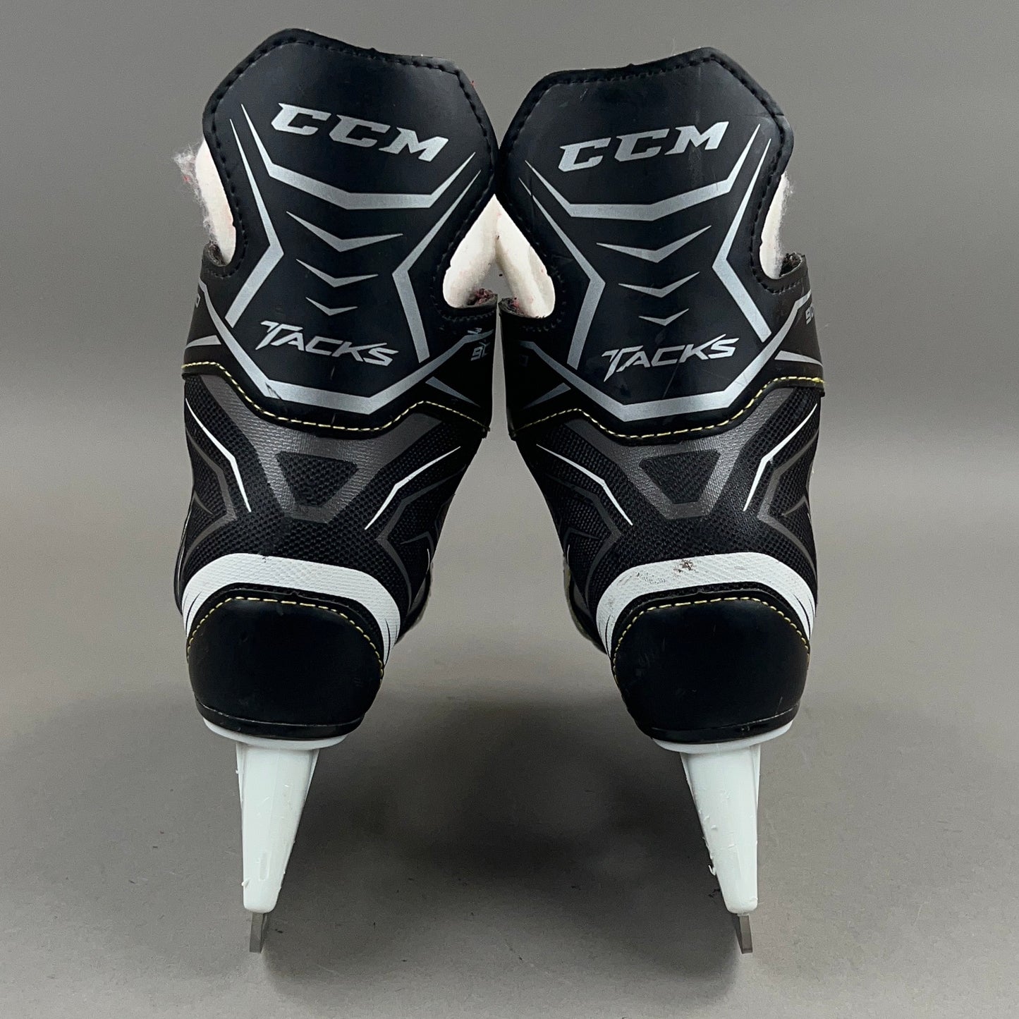 CCM Tacks 9040 Size 12Y Youth Hockey Skates