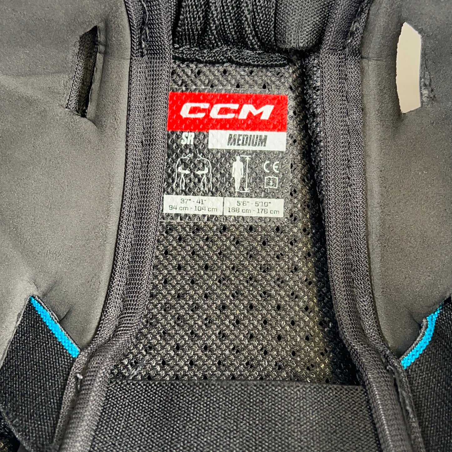 CCM FT6 Senior Medium Hockey Shoulder Pads
