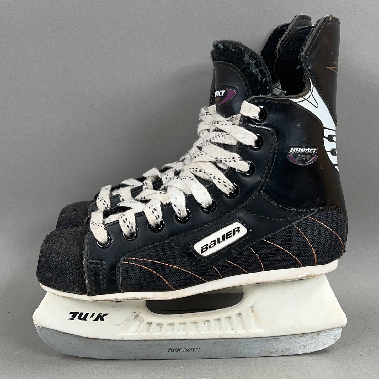 Bauer Impact 200 Size 2.5 Junior Hockey Skates