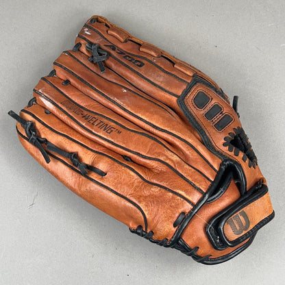 Wilson A700 14"" Right Hand Thrower Softball Glove