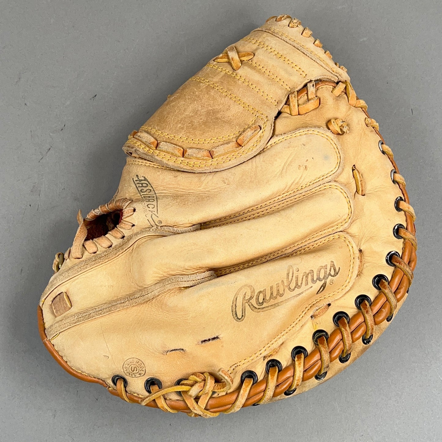 Rawlings RCM30 32" Left Hand Thrower Catchers Mitt