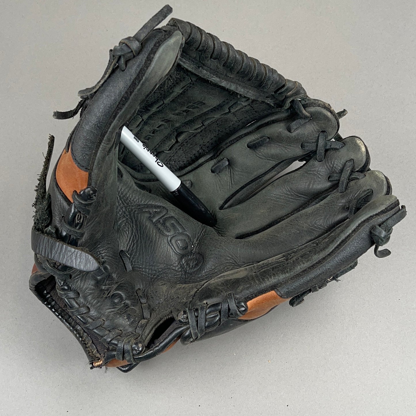 Wilson A500 12" Right Hand Thrower Baseball Glove