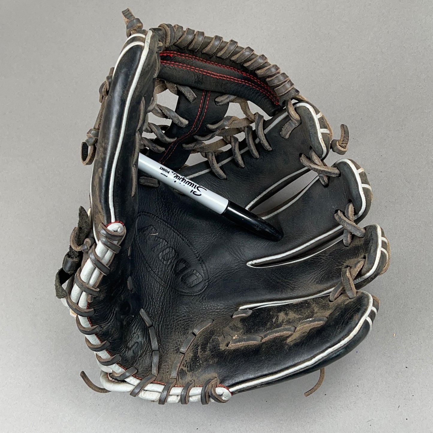 Wilson A1000 11.5" Right Hand Thrower Baseball Glove