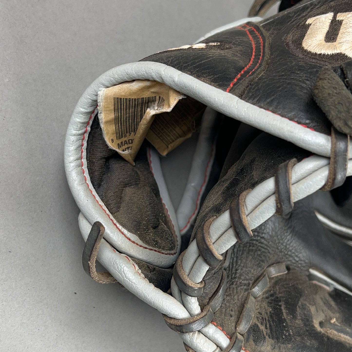 Wilson A1000 11.5" Right Hand Thrower Baseball Glove