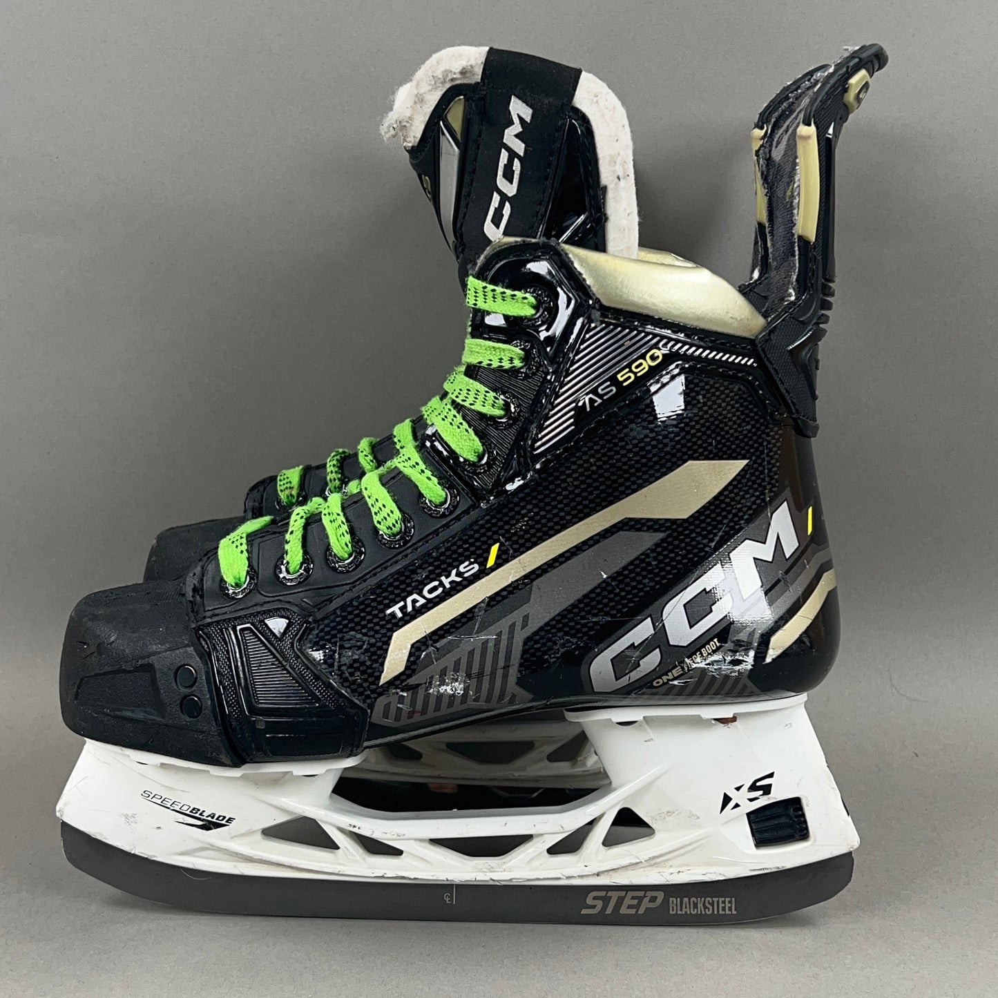 CCM Tacks AS 590 Size 4 Intermediate Hockey Skates