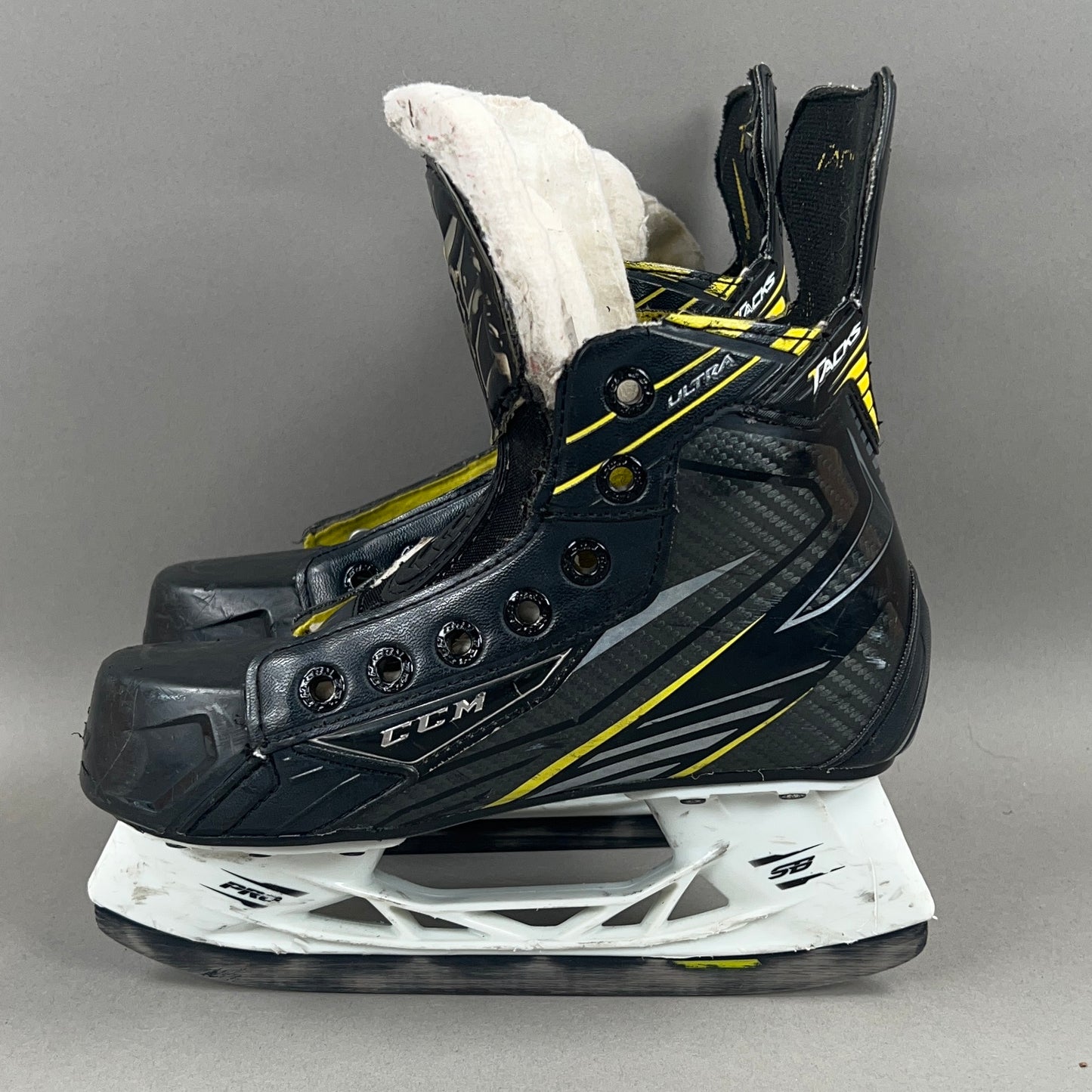 CCM Tacks Ultra Size 13.5Y Hockey Goalie Skates