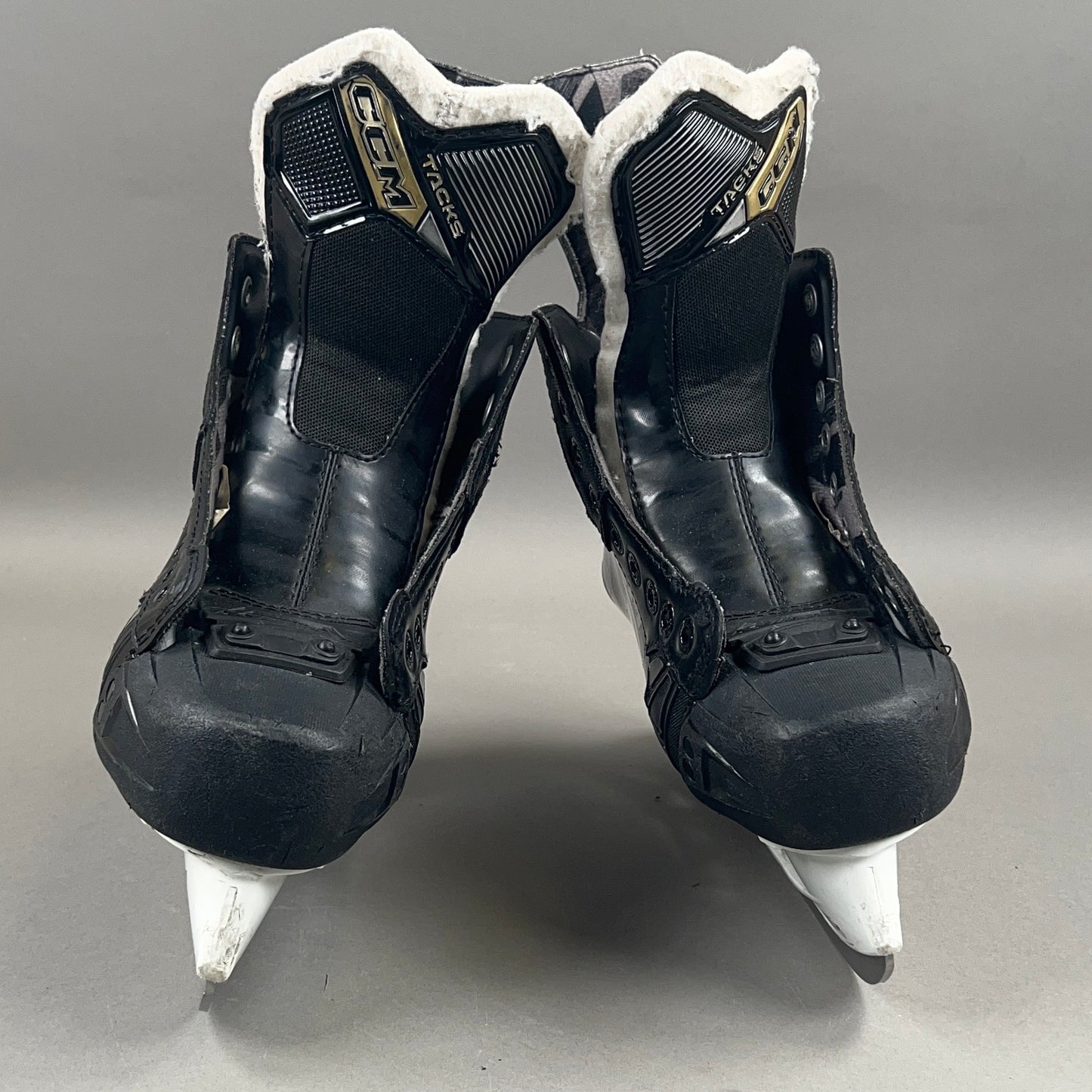CCM Tacks AS 570 Size 4 Intermediate Hockey Skates