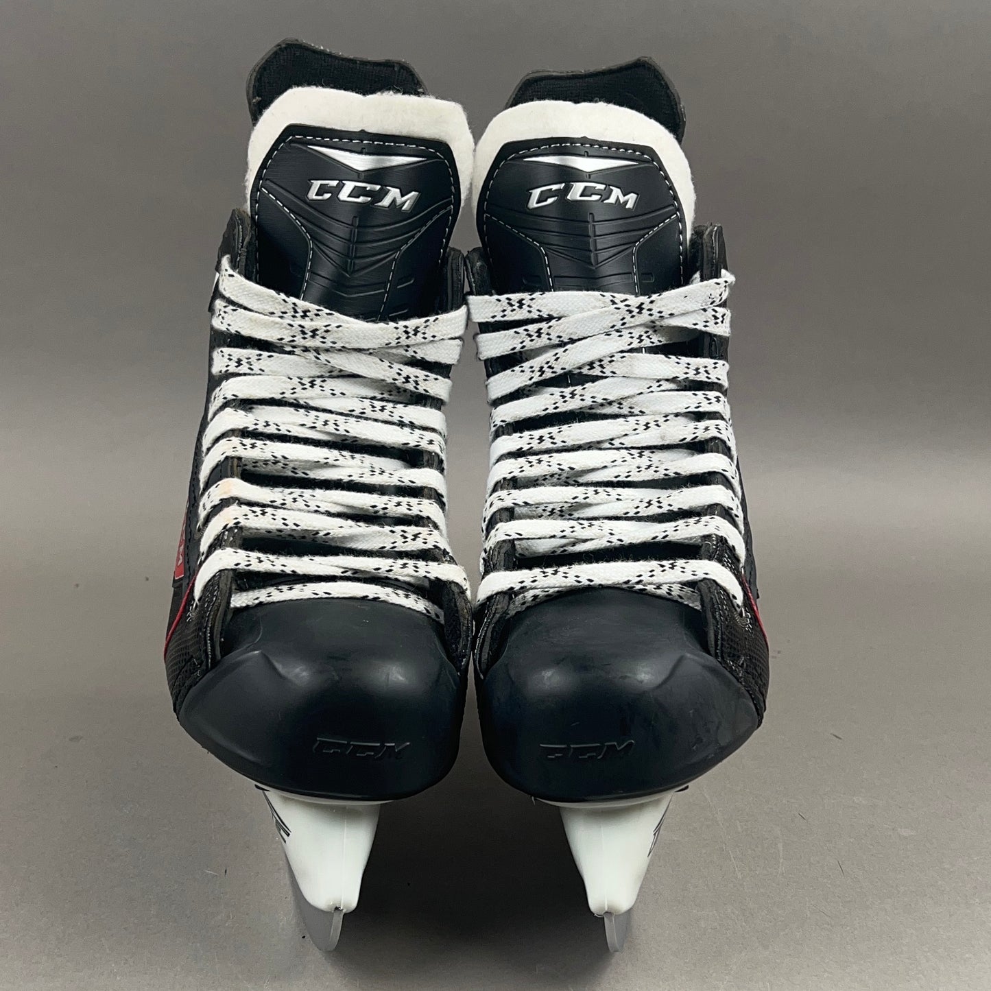 CCM RBZ 40 Size 4 Intermediate Hockey Skates