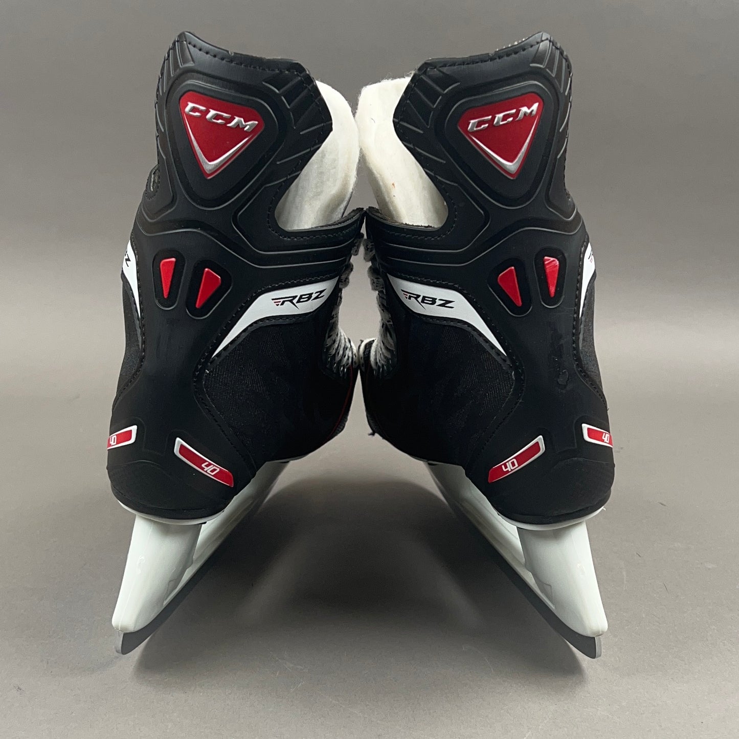 CCM RBZ 40 Size 4 Intermediate Hockey Skates