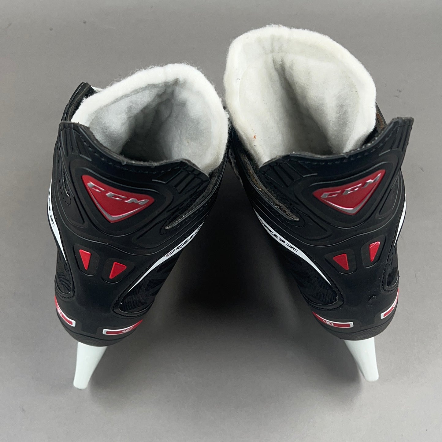 CCM RBZ 40 Size 4 Intermediate Hockey Skates