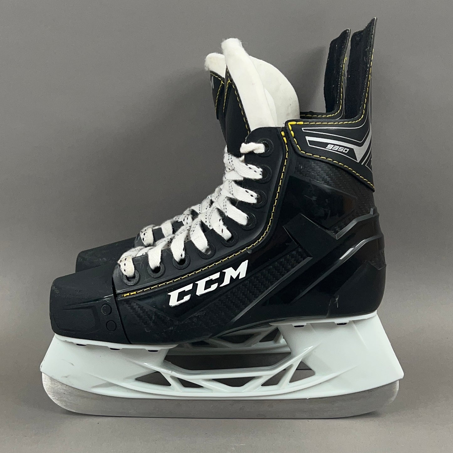 CCM Super Tacks 9350 Size 3 Junior Hockey Skates