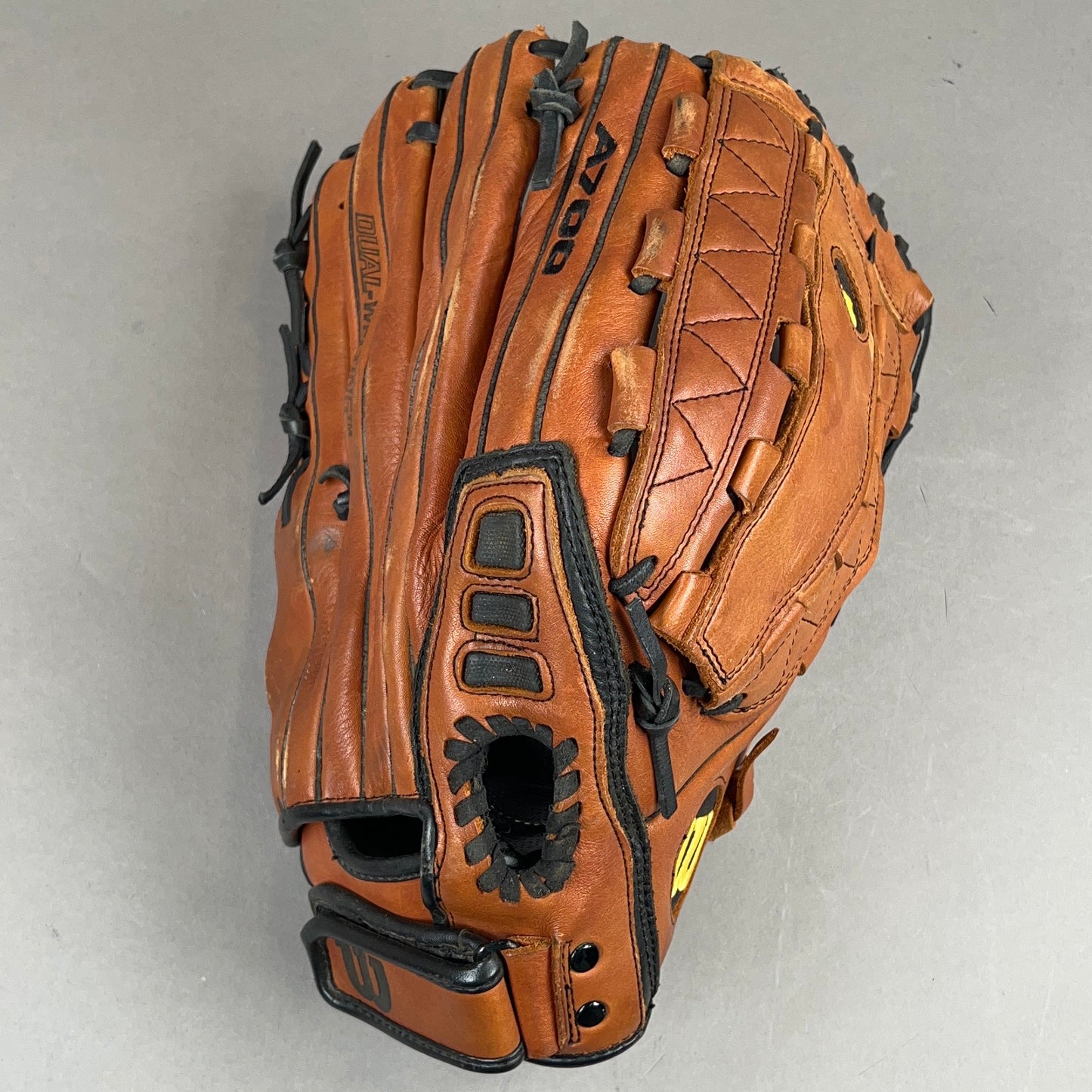 Wilson A700 14" Right Hand Thrower Softball Glove