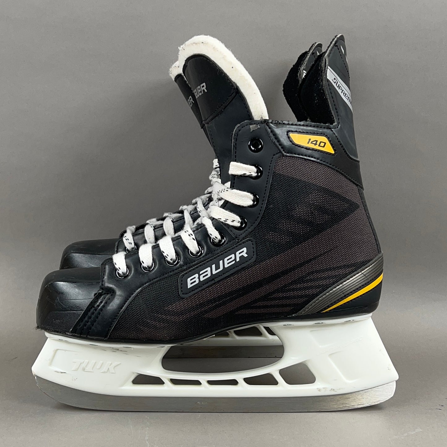 Bauer Supreme 140 Size 9 Senior Hockey Skates