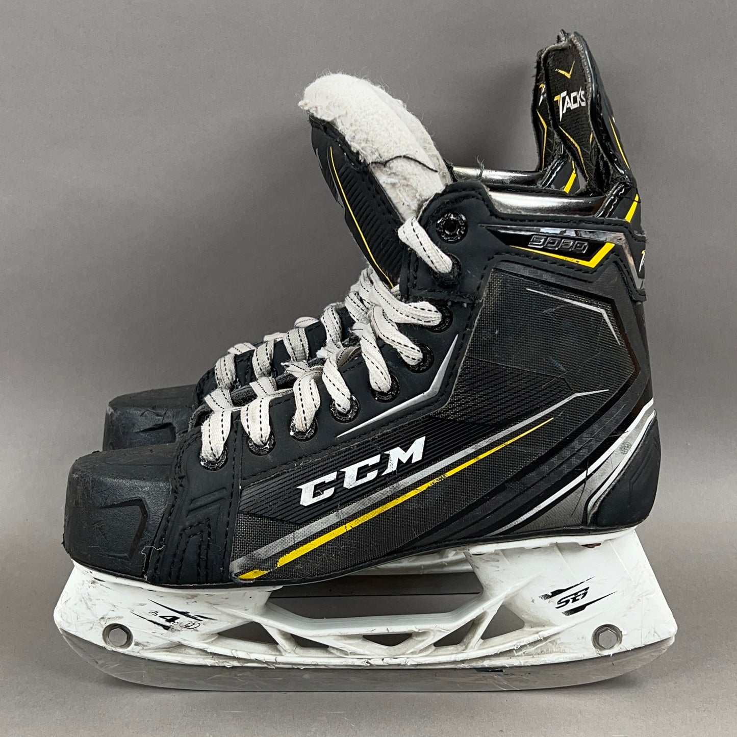CCM Tacks 9080 Size 5 Intermediate Hockey Skates