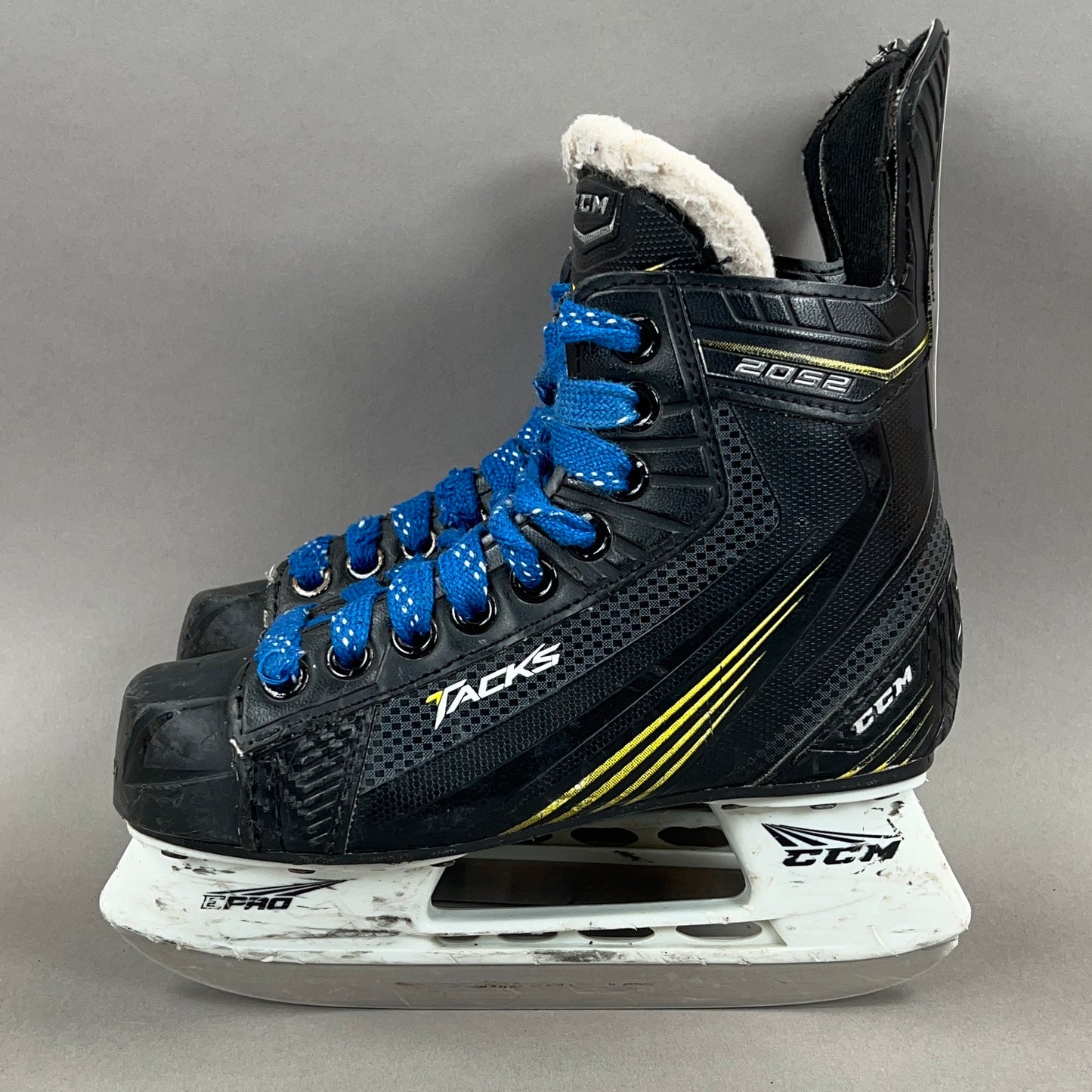CCM Tacks 2052 Size 13Y Youth Hockey Skates