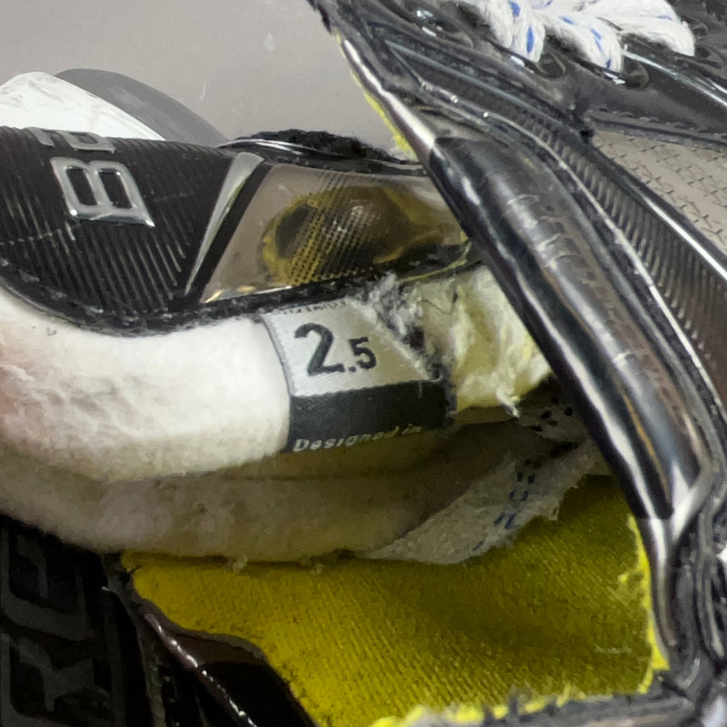 Bauer Supreme 3S Size 2.5 Junior Hockey Skates
