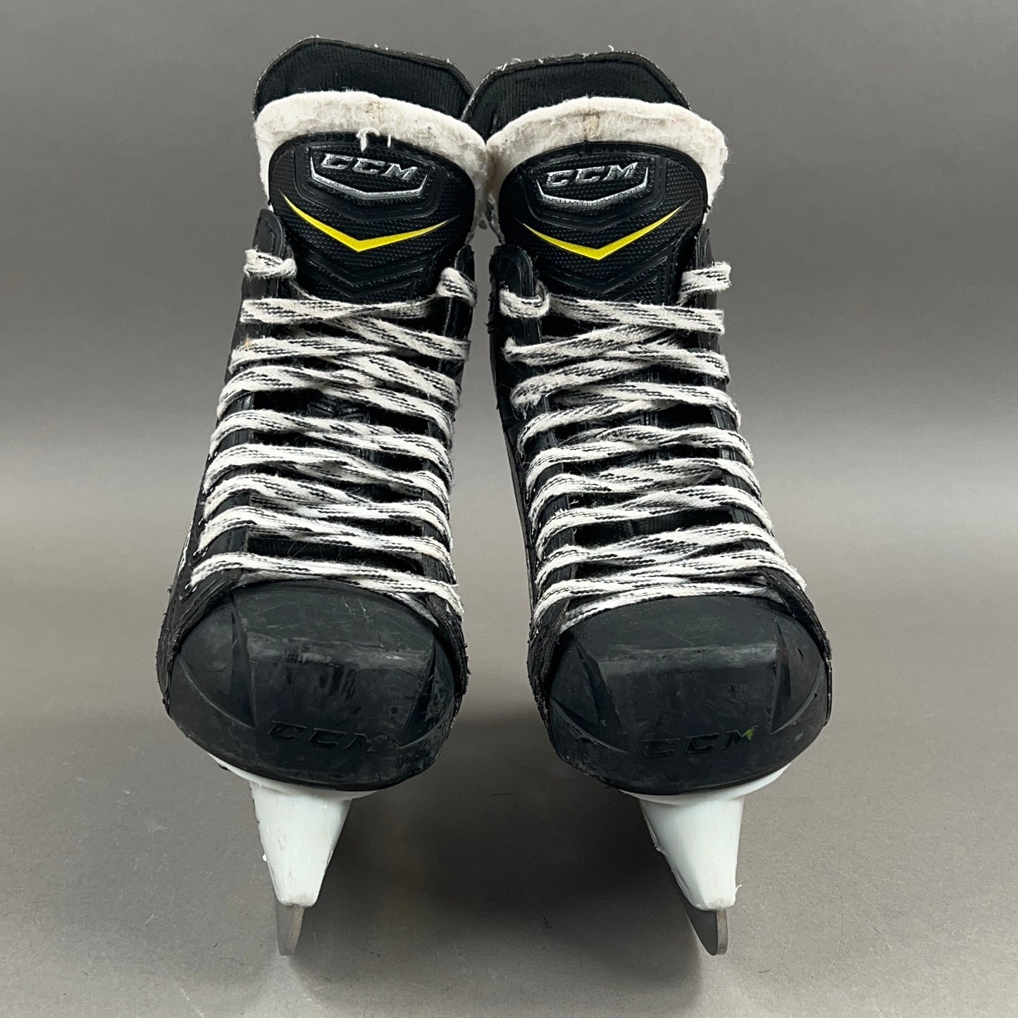 CCM Tacks 2052 Size 2 Junior Hockey Skates