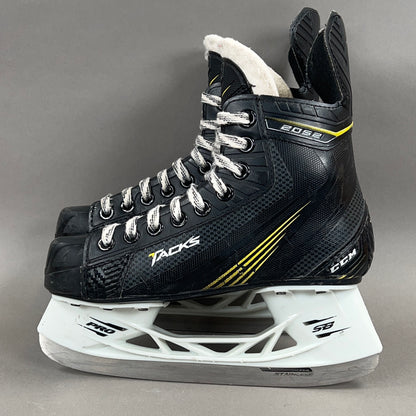 CCM Tacks 2052 Size 2 Junior Hockey Skates