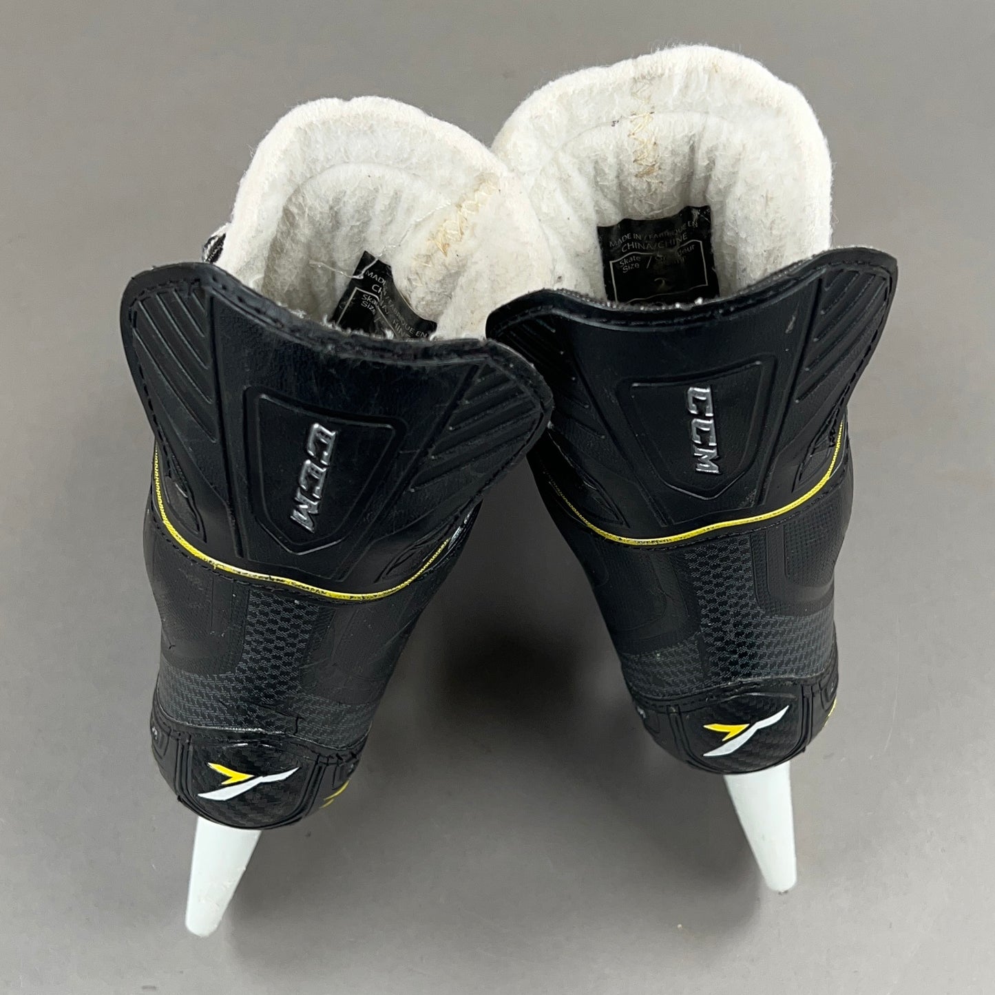 CCM Tacks 2052 Size 2 Junior Hockey Skates