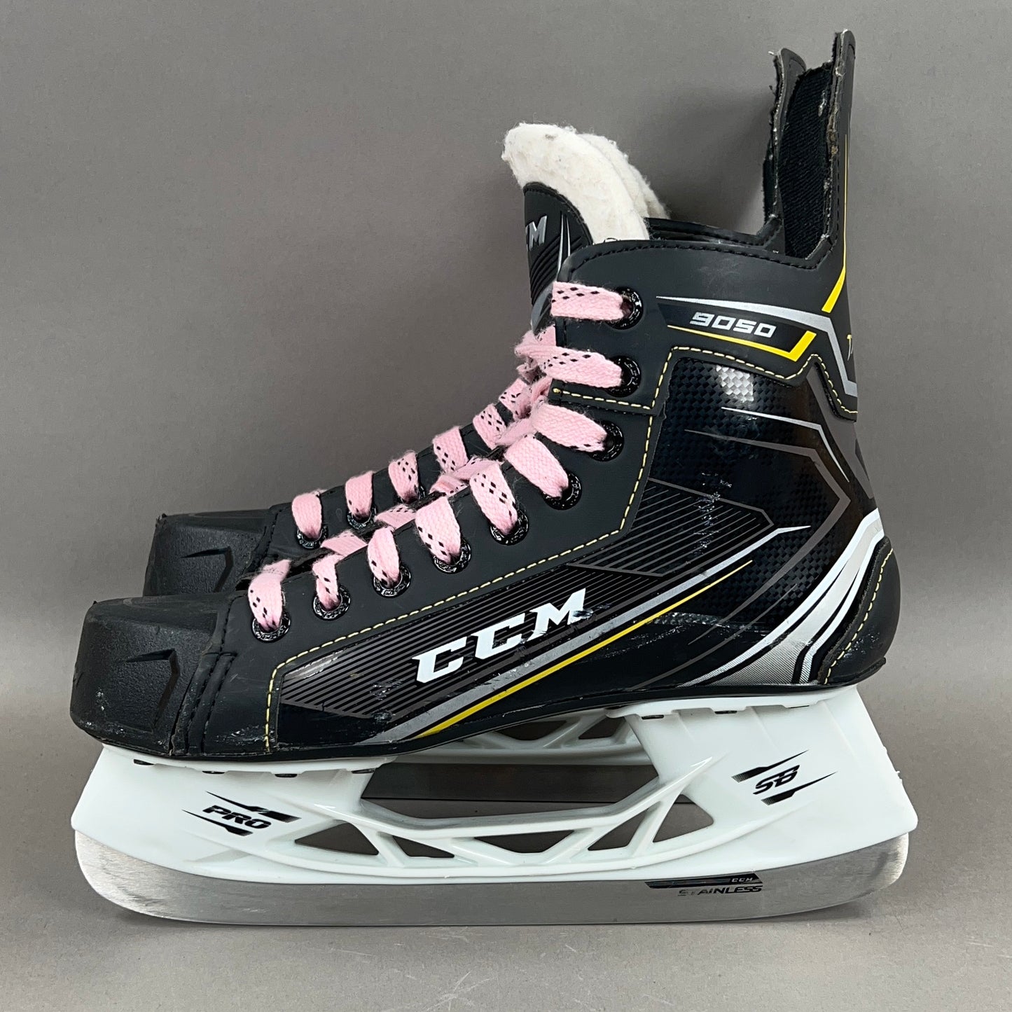 CCM Tacks 9050 Size 5.5 Intermediate Hockey Skates