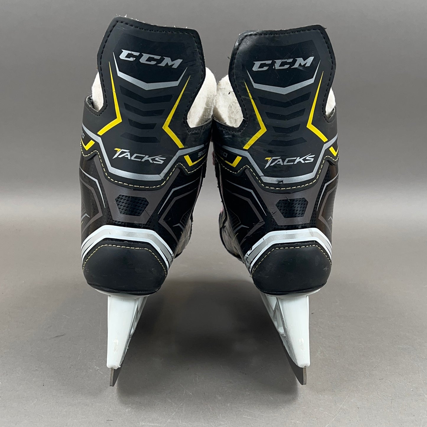 CCM Tacks 9050 Size 5.5 Intermediate Hockey Skates