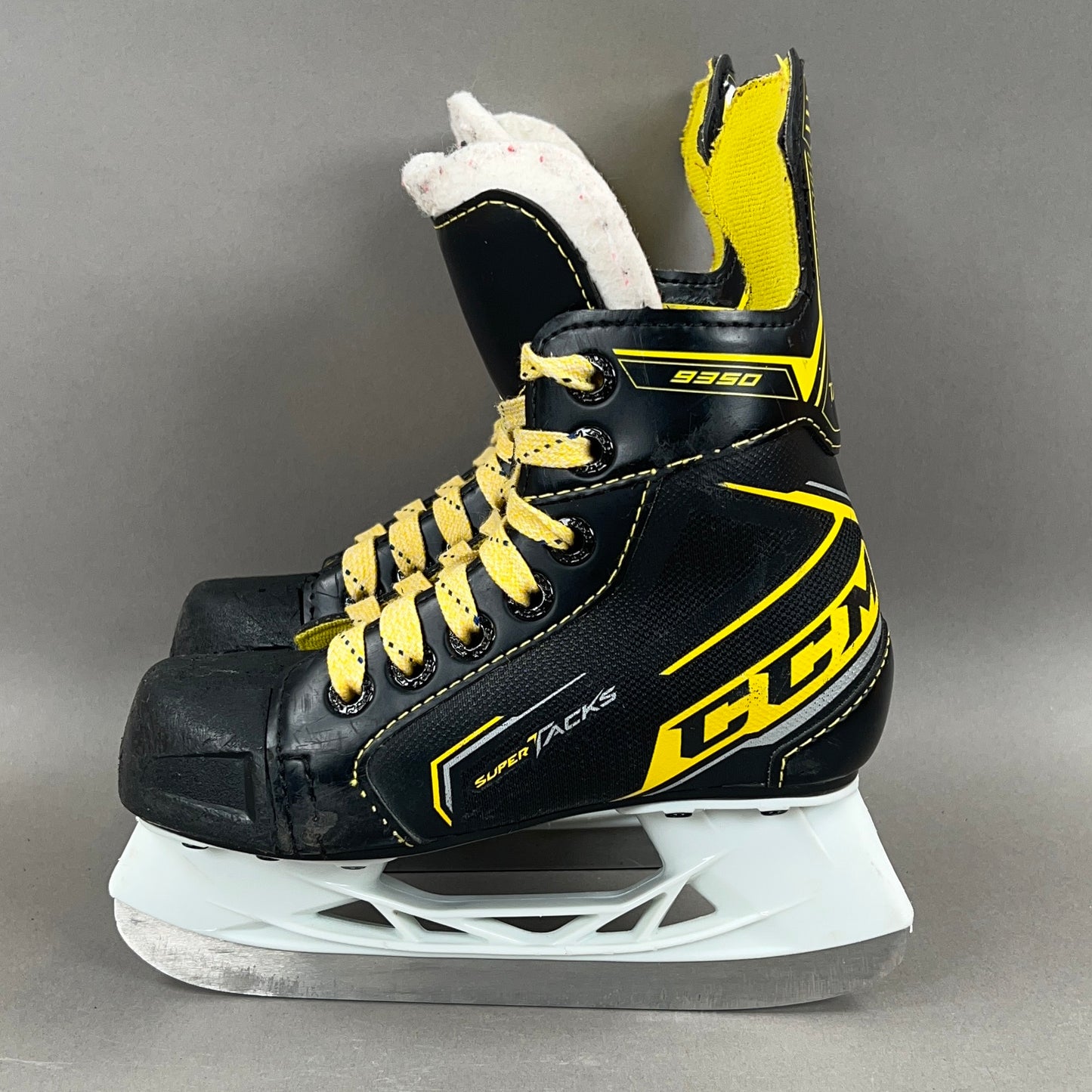 CCM Tacks 9350 Size 11Y Youth Hockey Skates