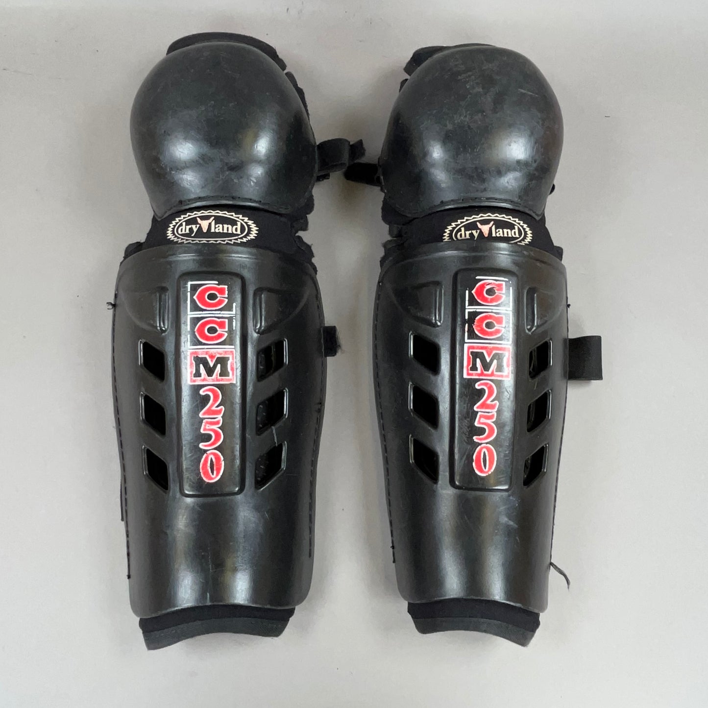 CCM 250 Intermediate 14" Hockey Shin Guards