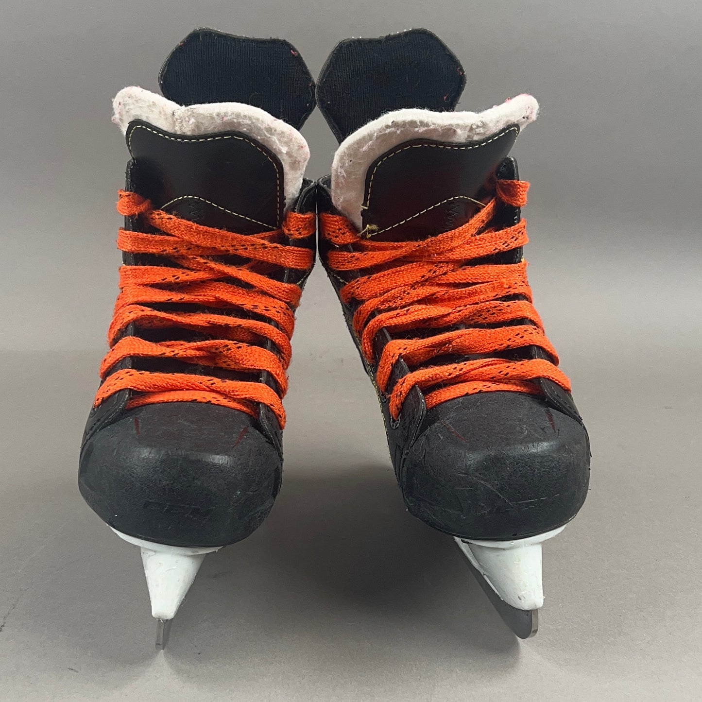 CCM Tacks 9040 Size 12Y Youth Hockey Skates