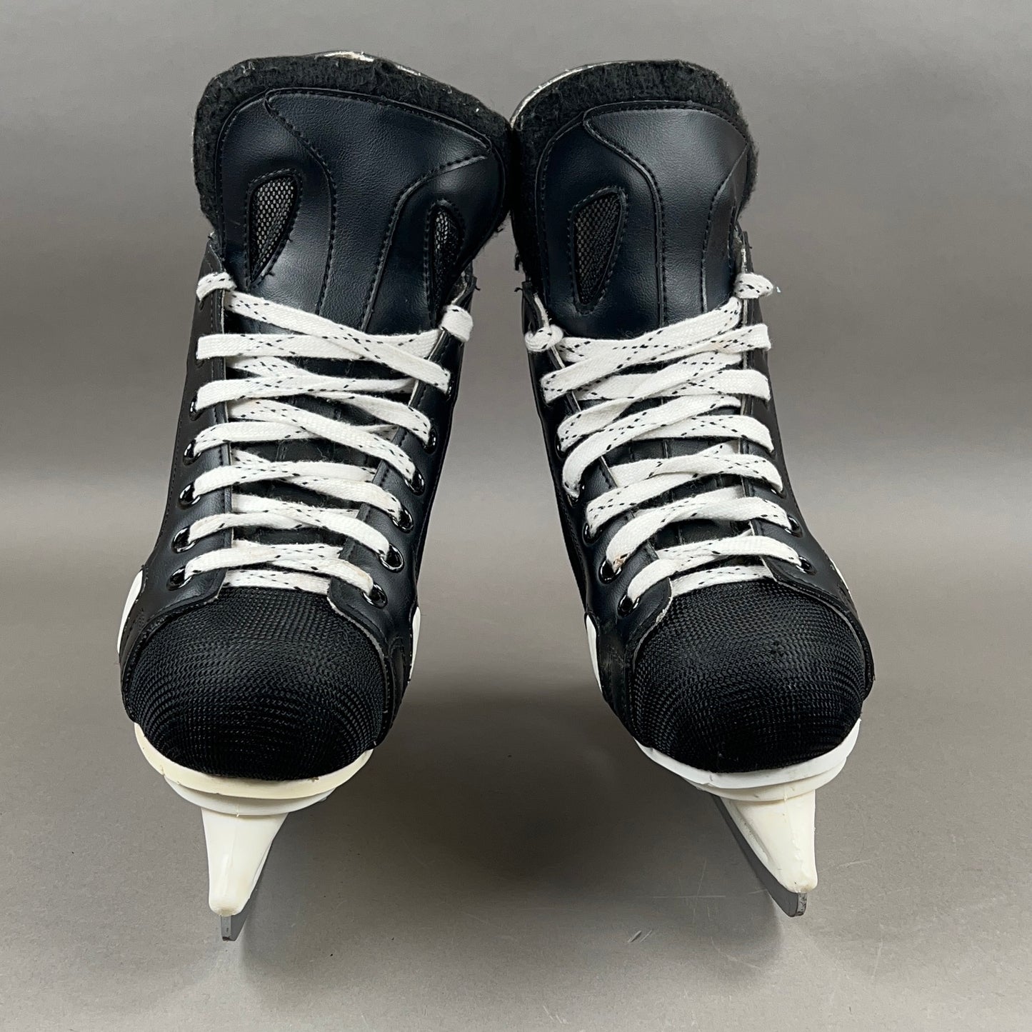 Chicago IH2001 Size 6 Vintage Intermediate Hockey Skates