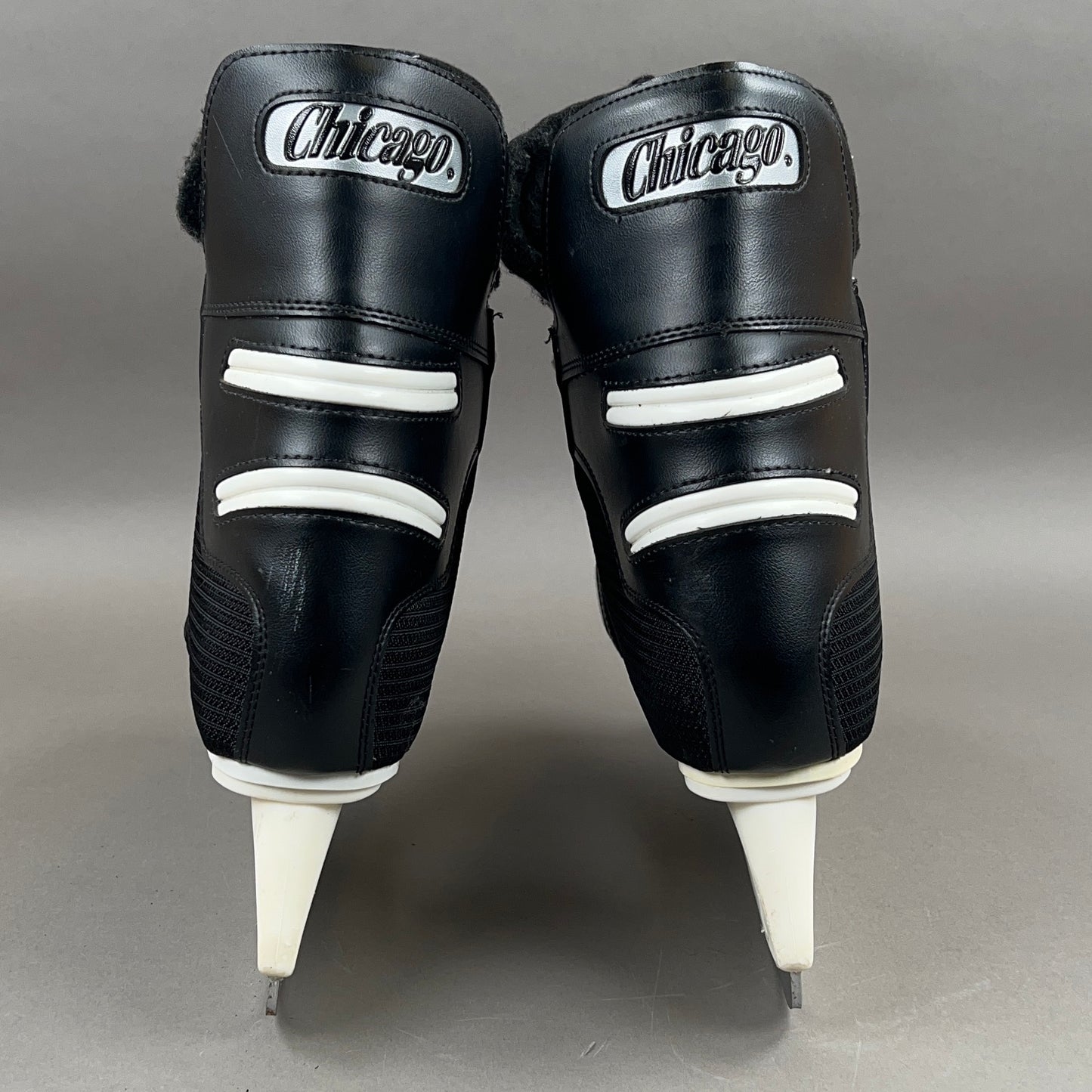 Chicago IH2001 Size 6 Vintage Intermediate Hockey Skates