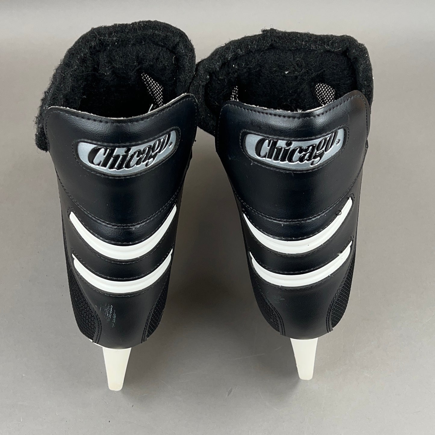 Chicago IH2001 Size 6 Vintage Intermediate Hockey Skates